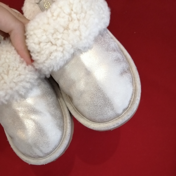 Ugg slippers - Picture 6 of 9